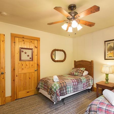 Rooster Ridge Villa Hendersonville Bagian luar foto